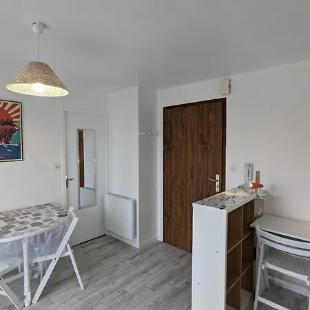 Pleasant Seaside Apartamento